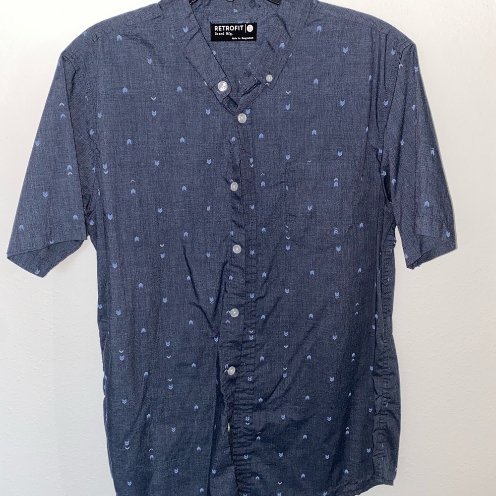 Retrofit Short Sleeve Button Down Dress Shirt | Size: Large | Color: Blue |